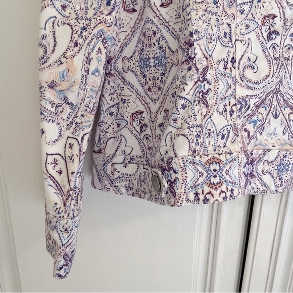 CHICOS JACKET | CHICOS SZ 1 (8-10) | WHITE WITH LAVENDER BLUE GEOMETRIC PATTERN - Picture 4 of 15